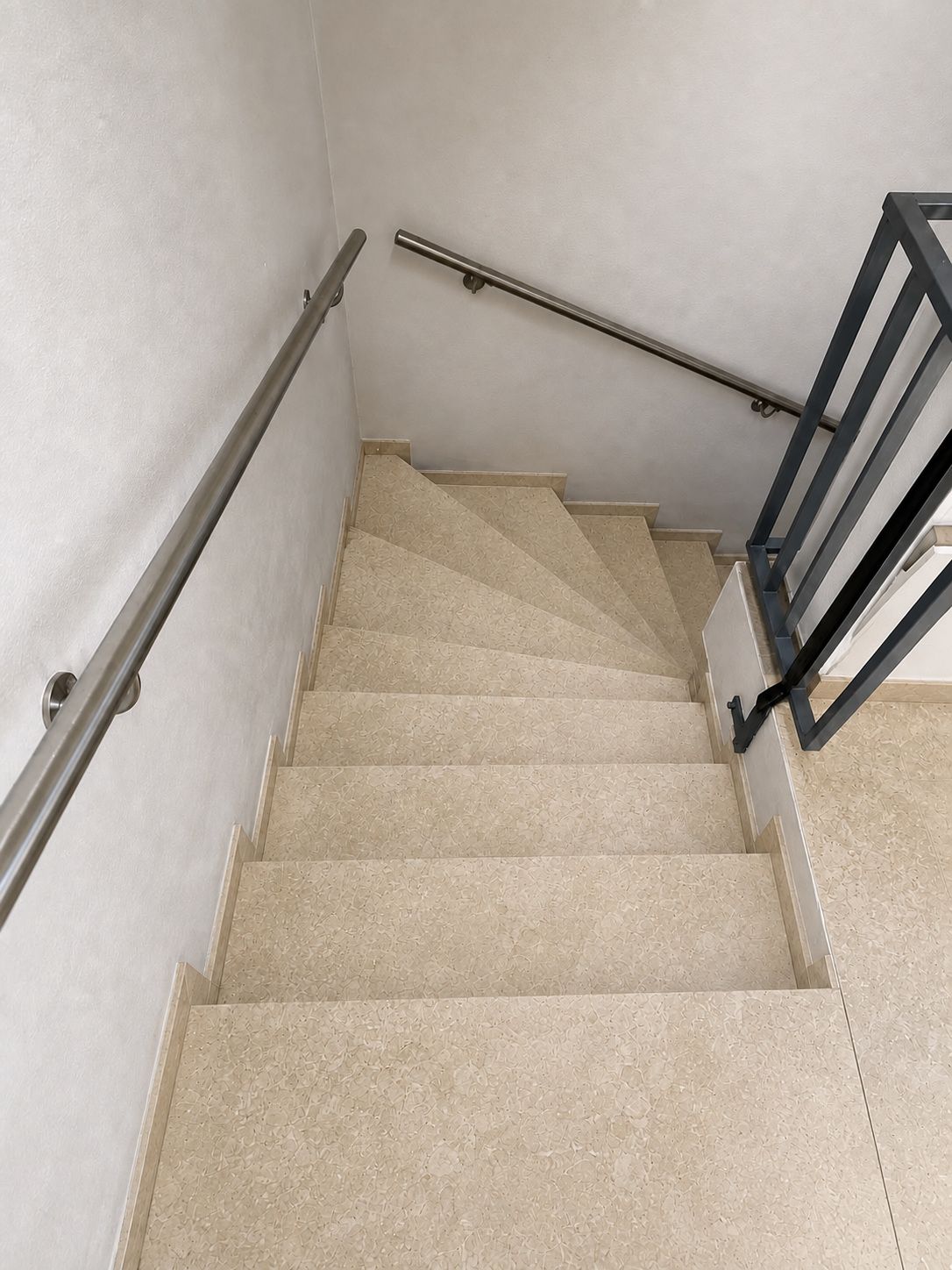 Natursteintreppe sichtbar aufgefrischt — nachher