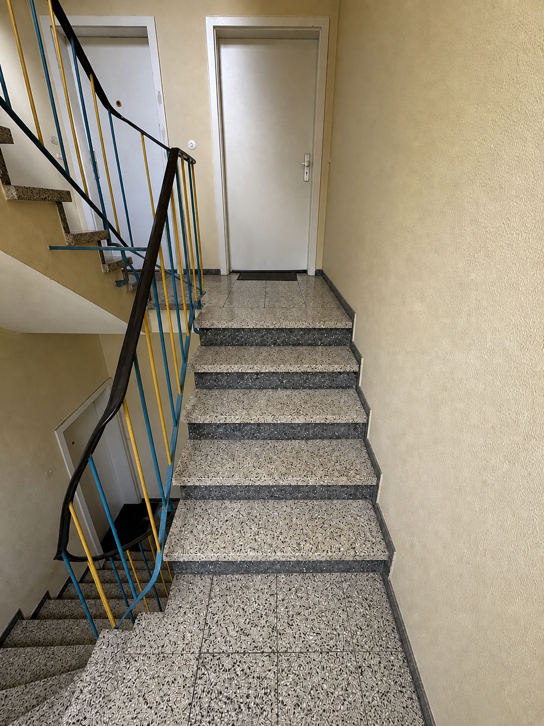 Terrazzo-Stufen im Vergleich — nachher