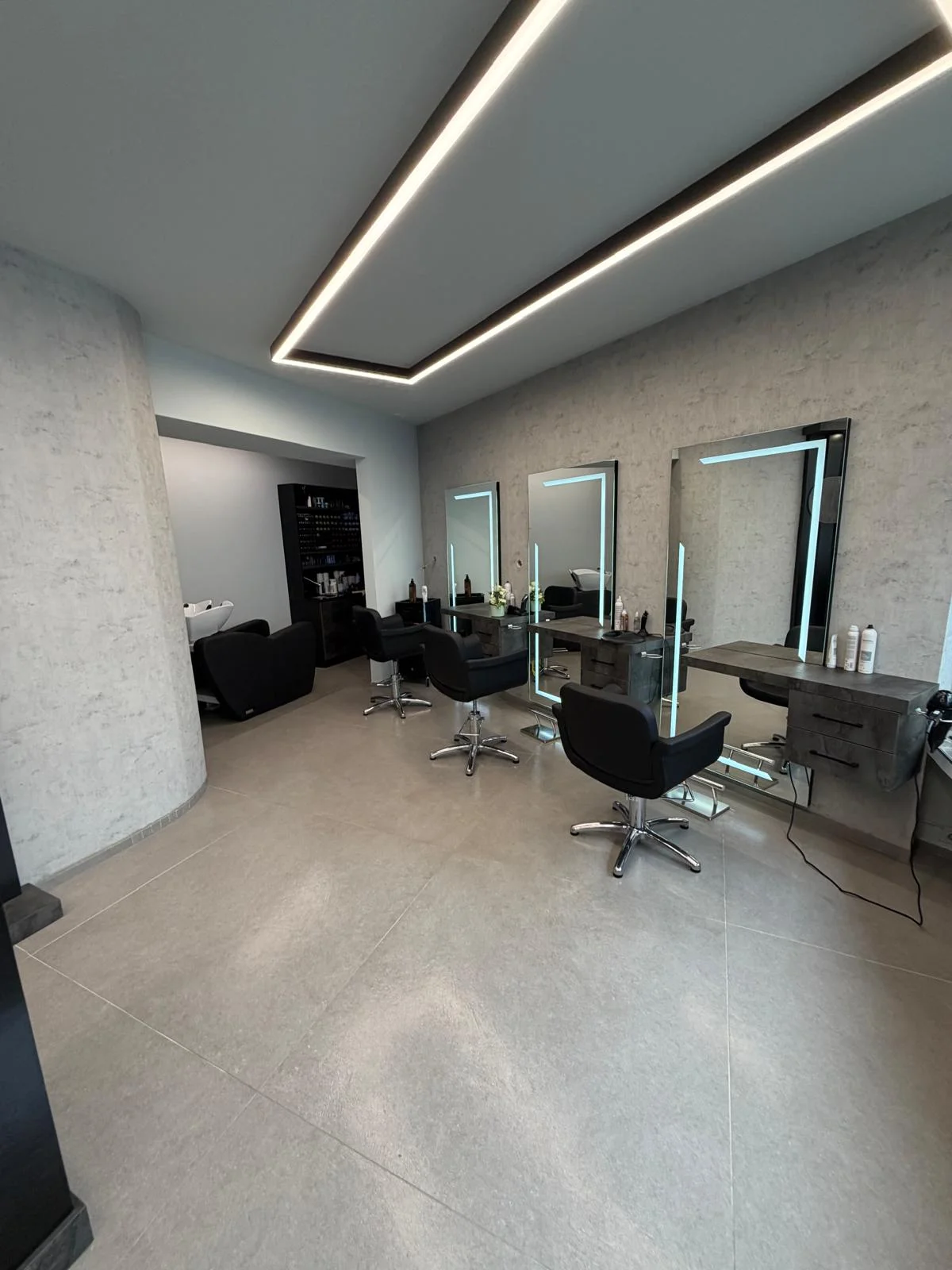 Gepflegte Böden im Friseursalon — referenz